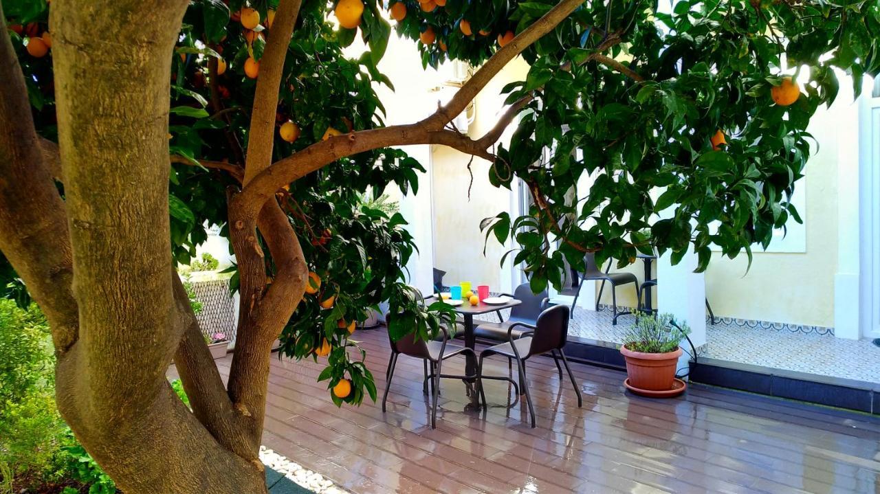 Sunny Orange Garden Apartment In Central Lissabon Exterior foto
