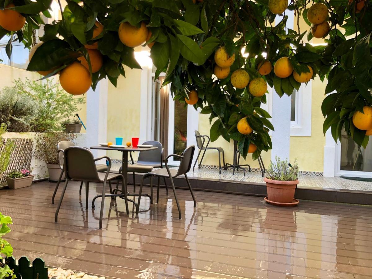 Sunny Orange Garden Apartment In Central Lissabon Exterior foto