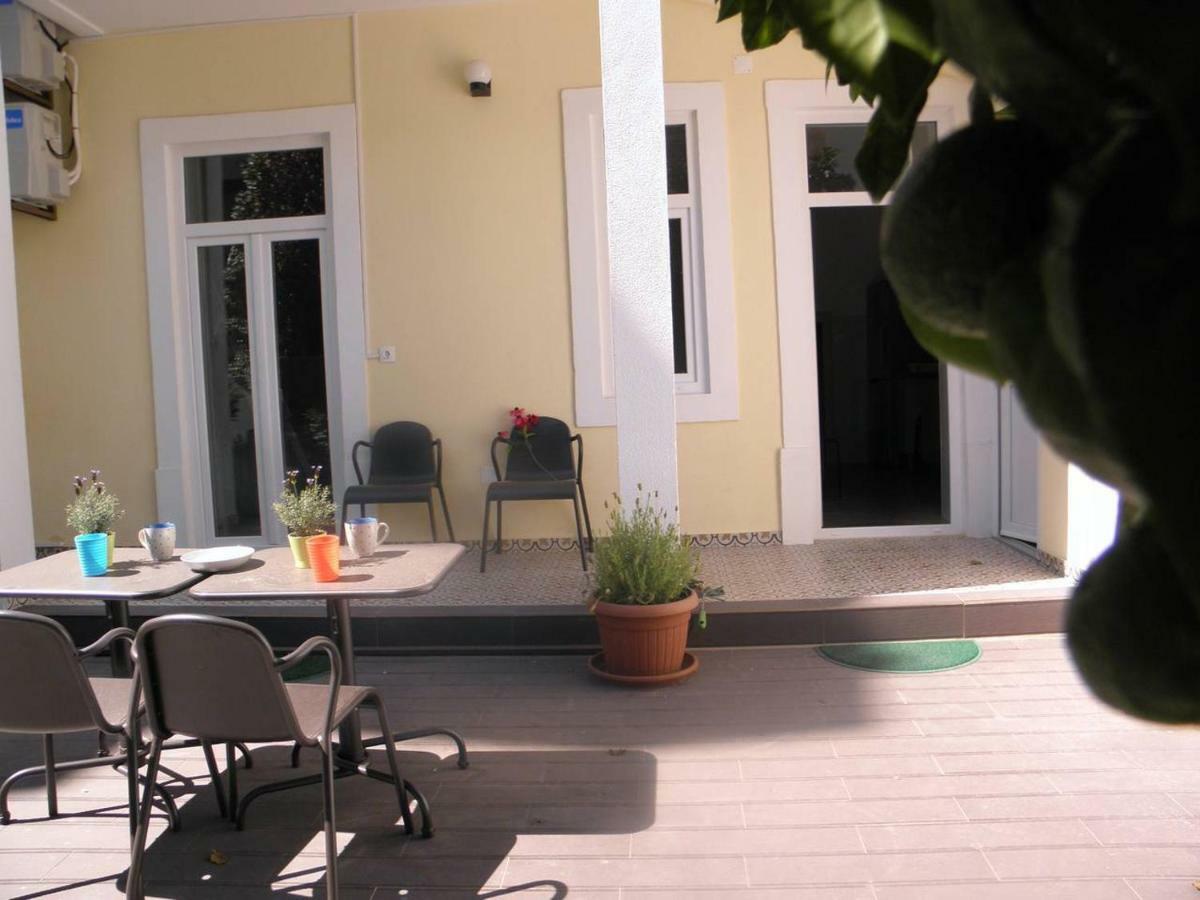 Sunny Orange Garden Apartment In Central Lissabon Exterior foto