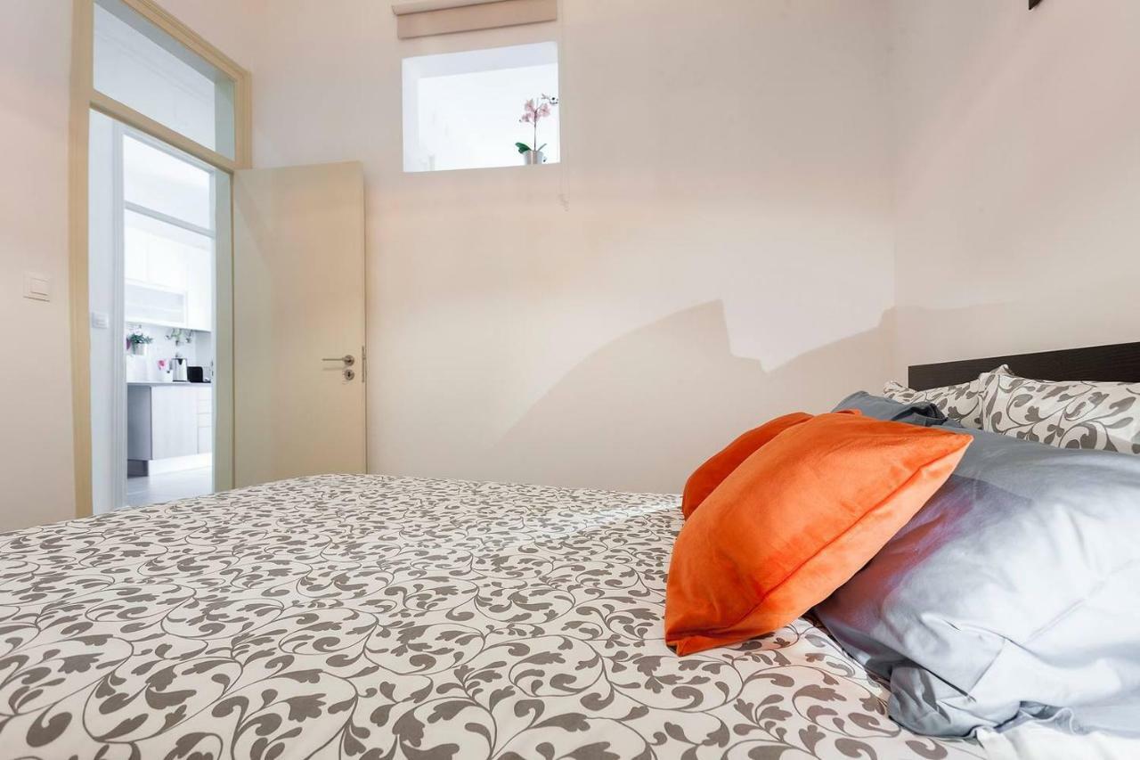 Sunny Orange Garden Apartment In Central Lissabon Exterior foto